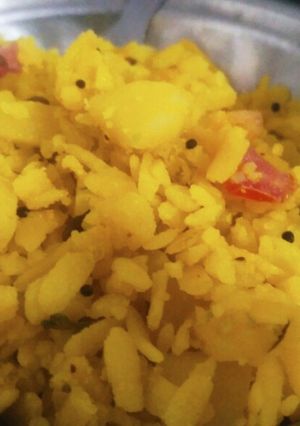 બટાકા પૌવા (Bataka Pauva Recipe In Gujarati) રેસીપી મુખ્ય ફોટો