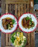 Ức vịt áp chảo sốt cam và salad trái cây sốt sữa chua