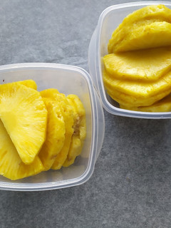 Una foto de Piña madura preparada
