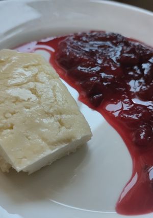 Una foto de Dulce de ciruelas rojas🍯🍒🫐