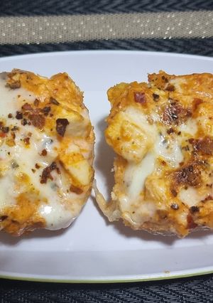 A picture of Paneer buns toast.