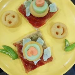 A picture of Smiley sandwich.