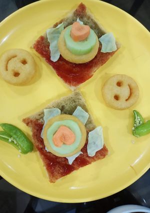 A picture of Smiley sandwich.
