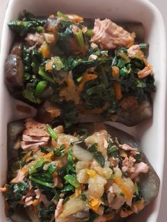 Una foto de Berenjenas rellenas con atún y espinaca y puré