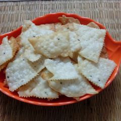 A picture of Bangali crispy Trikon Nimki.