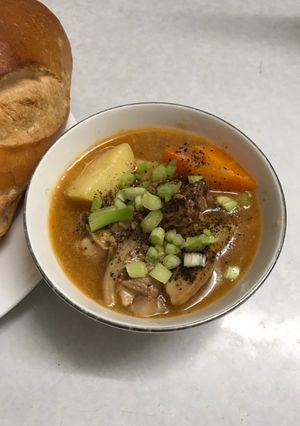 Hình của món Gà Nấu Cá Mòi.