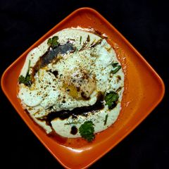 A picture of Turkish poached eggs.