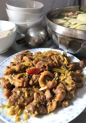 Hình của món Vịt kho sả ớt.