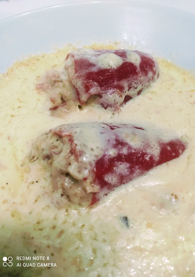 Una foto de Pimientos rellenos con salsa de queso