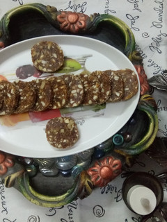 खजूर ड्राइ फ्रूट्स रोल (Khajoor dry fruits roll recipe in Hindi) रेसिपी मुख्य फोटो