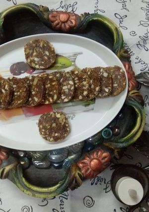 खजूर ड्राइ फ्रूट्स रोल (Khajoor dry fruits roll recipe in Hindi) रेसिपी मुख्य फोटो