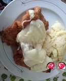 Milanesas con salsa de queso y puré