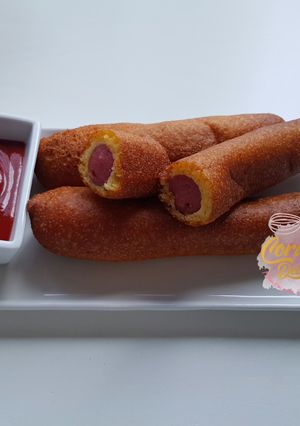 O poză a rețetei Corn dogs sau crenvurști în aluat.