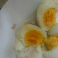 A picture of Boiled eggs.