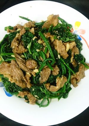 Hình của món Đọt su su xào bò.