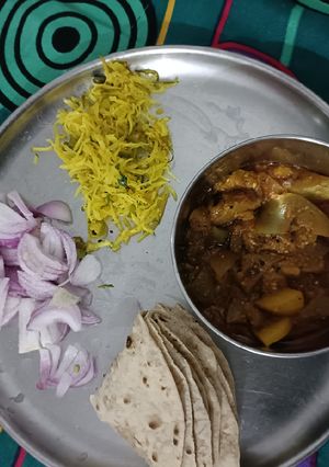 A picture of Aloo baingan.