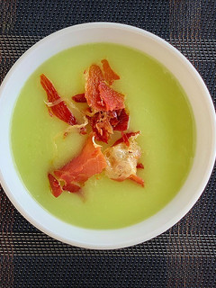 Una foto de Crema fría de melón con jamón