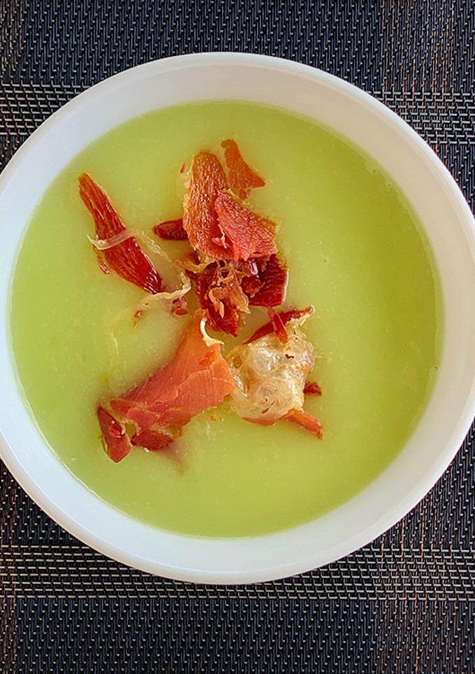 Una foto de Crema fría de melón con jamón