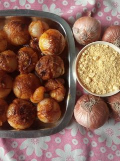 આખી ડુંગળી નું શાક (Akhi Dungli Shak Recipe In Gujarati) રેસીપી મુખ્ય ફોટો