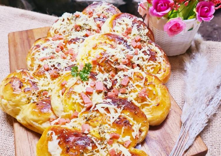 Langkah Menyiapkan Garlic Cheese Pullapart Bread yang Enak