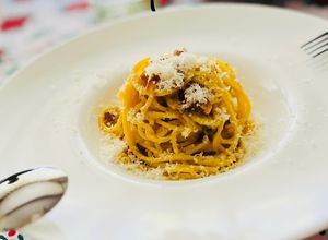 Foto principal de Pasta carbonara auténtica 🥓 🧀 🥚 🍝 🇮🇹