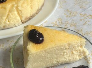 Una foto de Cheesecake amb melmelada de mora