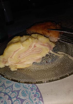 Una foto de Arrolladito de puré con jamón y queso