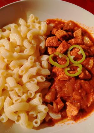 Bográcsban főtt sertéspörkölt recept fotója
