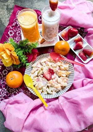A picture of Creamy Fruit chaat.
