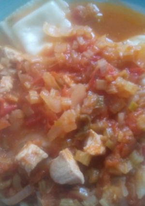 Una foto de Salsa casera de tomate y pollo