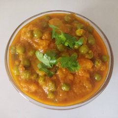 A picture of Oil free Restaurant style matar Aloo.