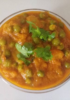 A picture of Oil free Restaurant style matar Aloo.