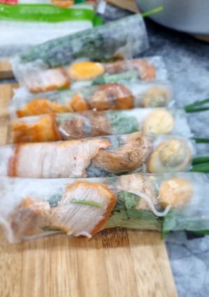 Hình của món Gỏi Cuốn/Bún Tôm Thịt sốt tương đen.