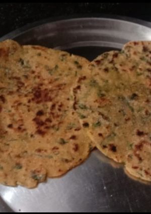 पालक का पराठा(palak ka paratha recipe in hindi) रेसिपी मुख्य फोटो