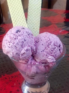Una foto de Nieve o helado de moras, frambuesa y fresa