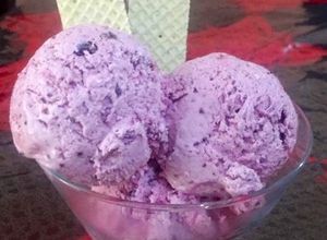 Una foto de Nieve o helado de moras, frambuesa y fresa