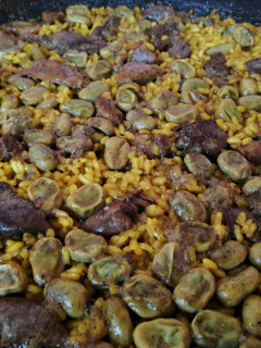 Una foto de Arroz con mollejas, hígado y habas