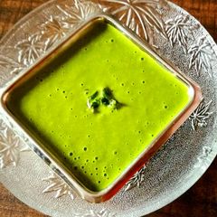 A picture of Sev dhaniya chutney.