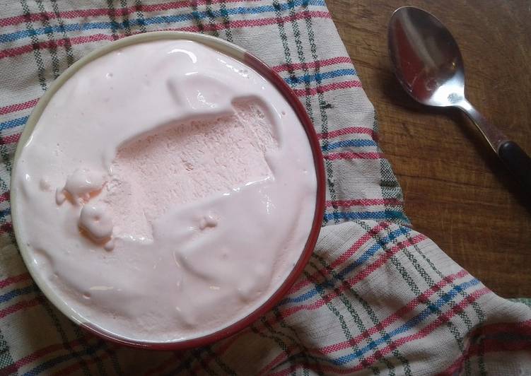 Langkah Mudah untuk Membuat Resep es krim walls strawberry ekonomis Anti Gagal