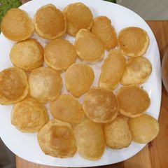 A picture of Gol gappa.