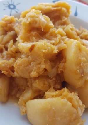 Una foto de Col lisa con patatas