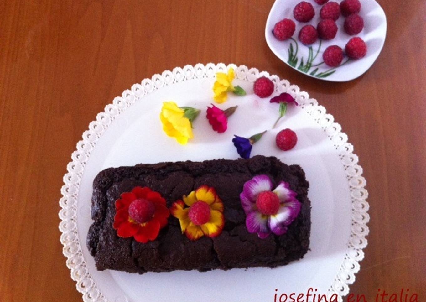 Vegan Bloom Cake with Raspberries / Vegan Bloom Cake with Lamps