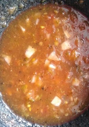 Una foto de Salsita roja molcajeteada 😊🌶️🍅