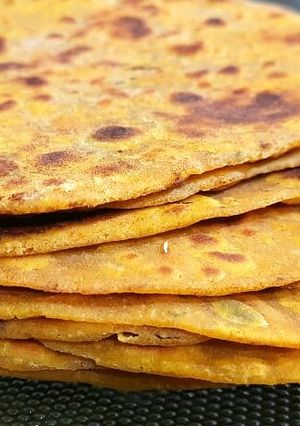A picture of Gujrati Methi Thepla.