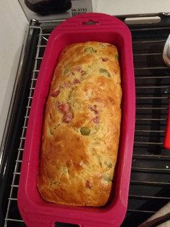Une photo de Cake salé au jambon et aux olives