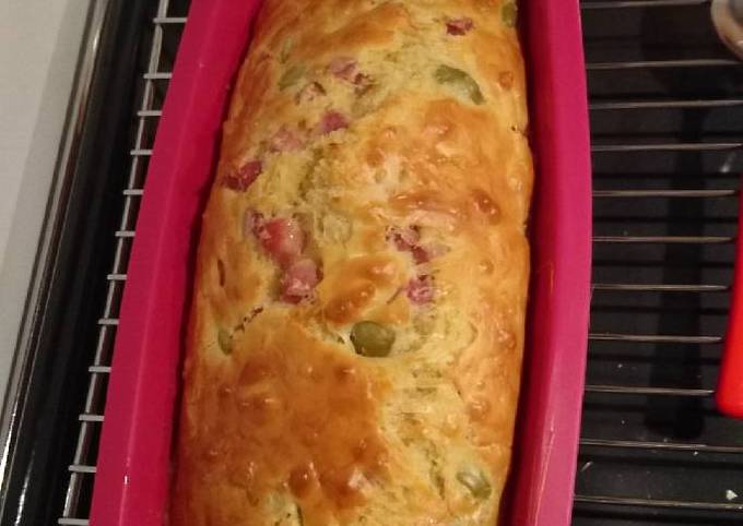 Recette Appétissante Cake salé au jambon et aux olives