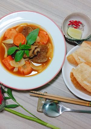 Hình của món Bò kho bánh mì.