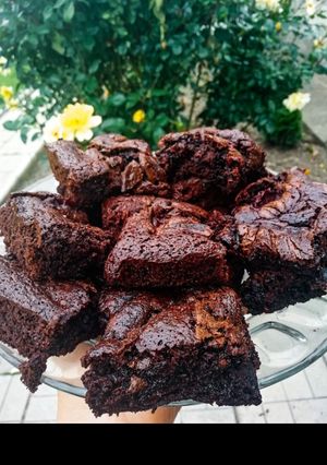 O poză a rețetei Brownies cu nutella și vișine.