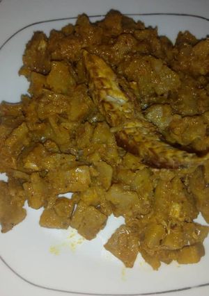 A picture of Unripe Plantain porriage with smoked fish.