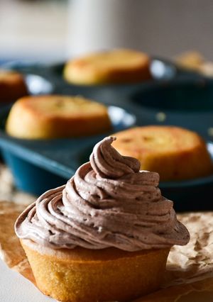 A picture of Orange Cupcakes.